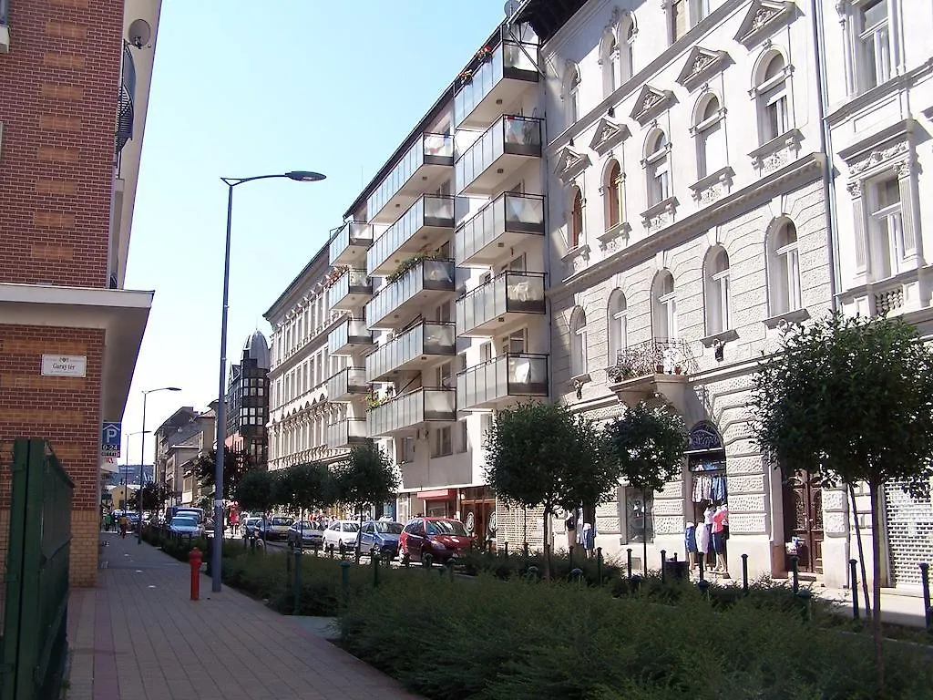 Apartment Sinko - Free Garage Parking, Central, 2 Bedrooms 4 Single Beds, Flexi Check-Out Budapest Ungern